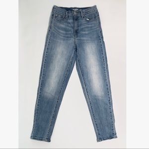 ⚡️ Levi’s High-Waisted Denim Mom Jean